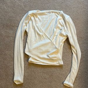 Soft and Cozy Abercrombie wrap crop - Medium